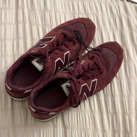 New Balance 696 Women's Deep Red Burgundy Free People - Anthropologie - 9 - Picture 2 of 13
